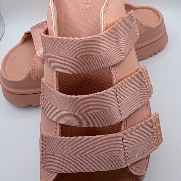 TRENDING: UGG GoldenGlow Platform Sandals – TROPICAL PINK Size 9 - Picture 2 of 3